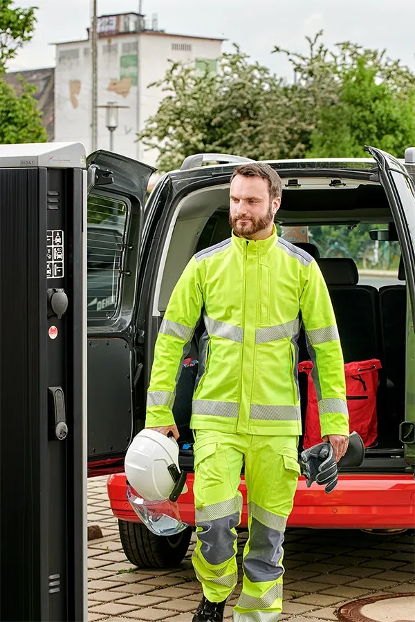 Safe working on charging stations with DEHN equipment